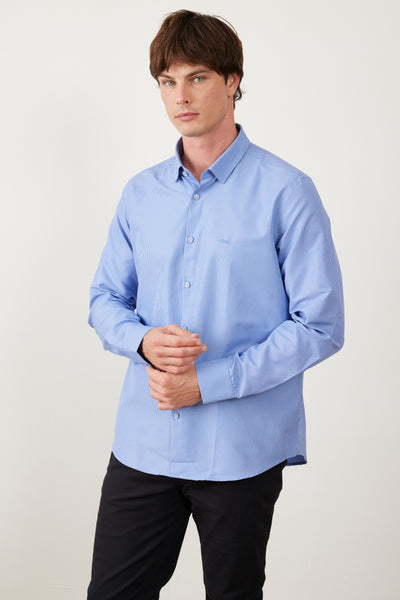 חולצה מכופתרת גזרת SLIM שרוול ארוך -  תכלת כהה