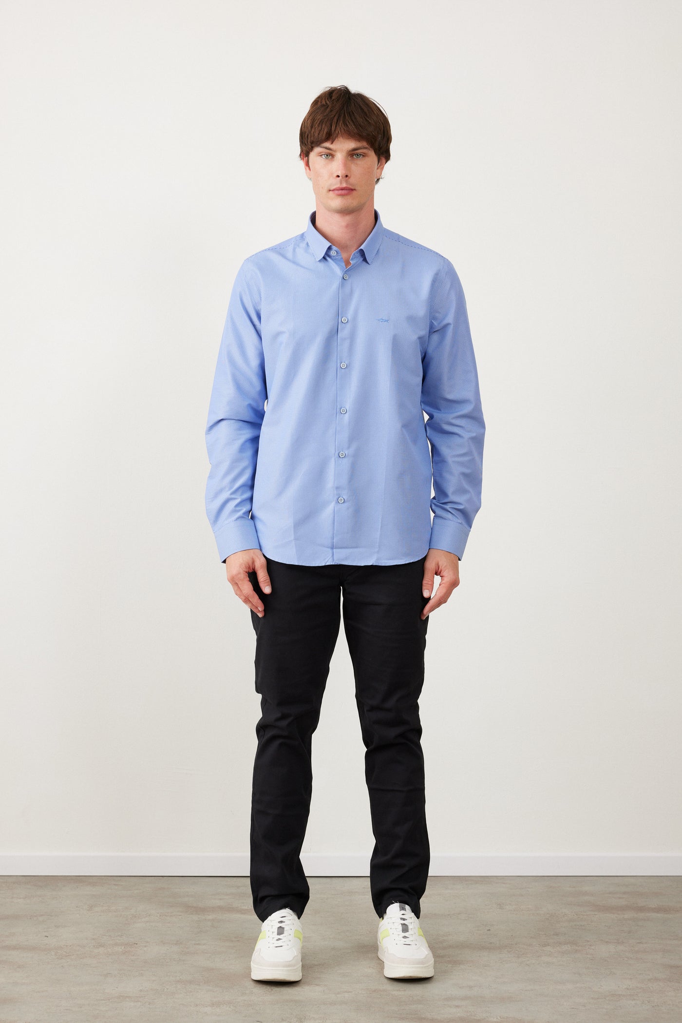 חולצה מכופתרת גזרת SLIM שרוול ארוך -  תכלת כהה