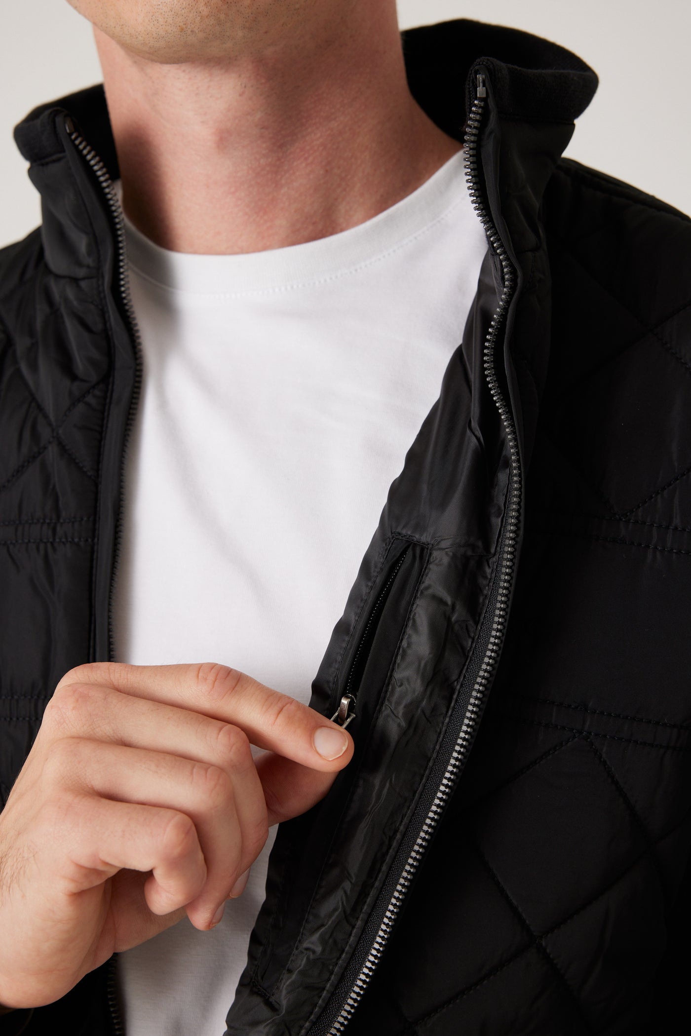 ג'קט מרופד לגבר - שחור