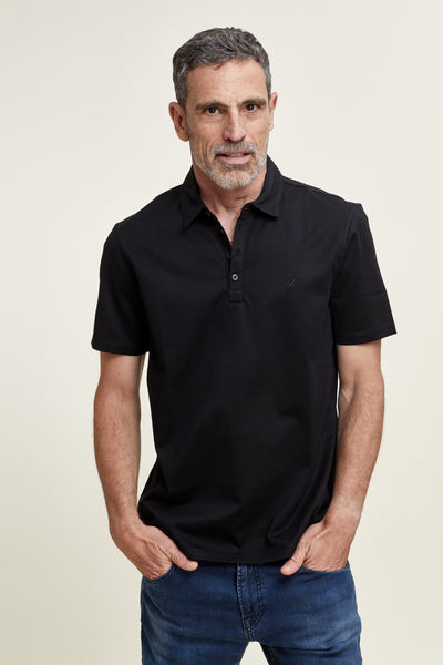 חולצת פולו שרוול קצר בצבע שחור