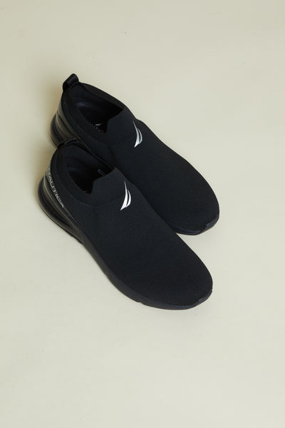 נעל בצבע שחור