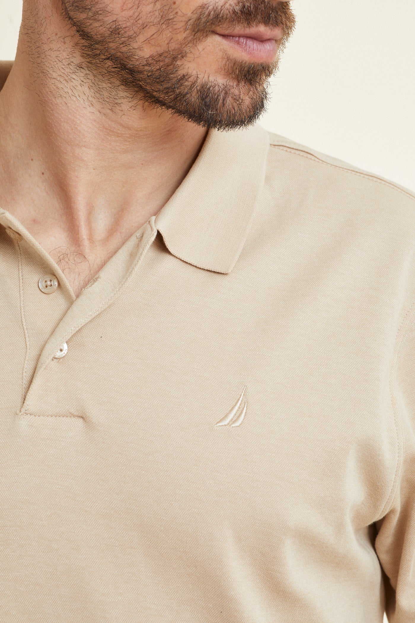 חולצת פולו REGULAR FIT  שרוול קצר בצבע אבן