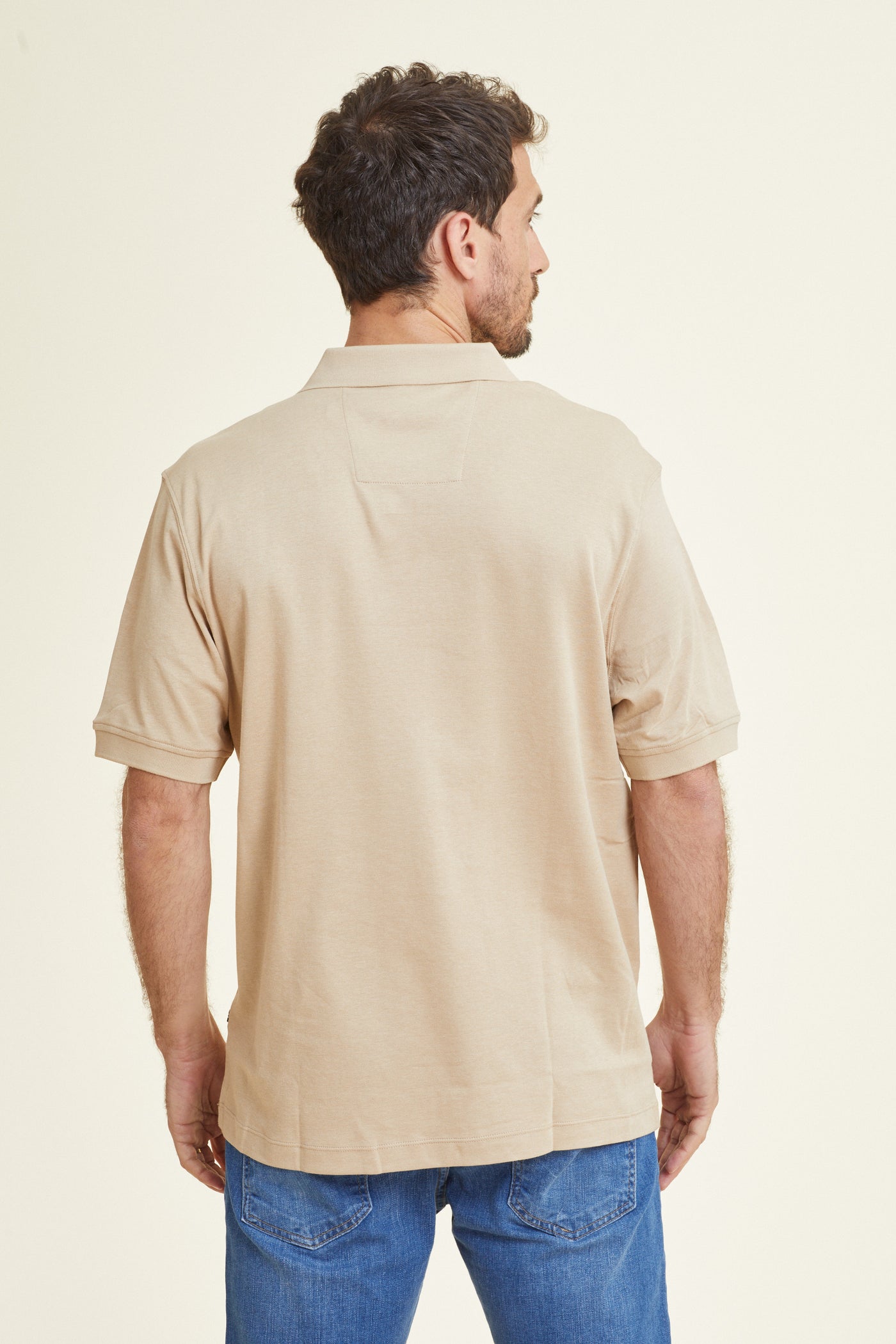 חולצת פולו REGULAR FIT  שרוול קצר בצבע אבן
