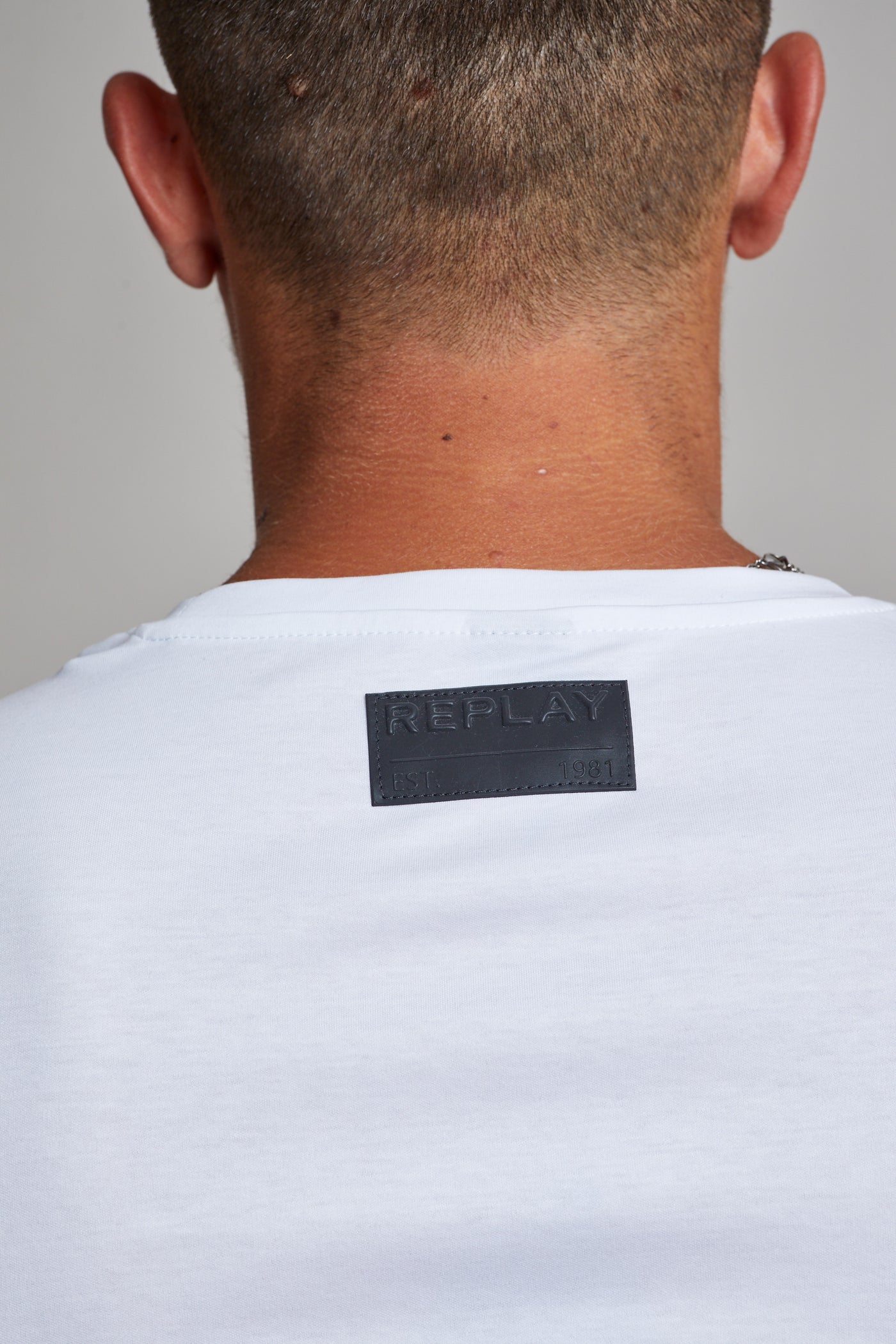 טישרט שרוול ארוך בצבע לבן