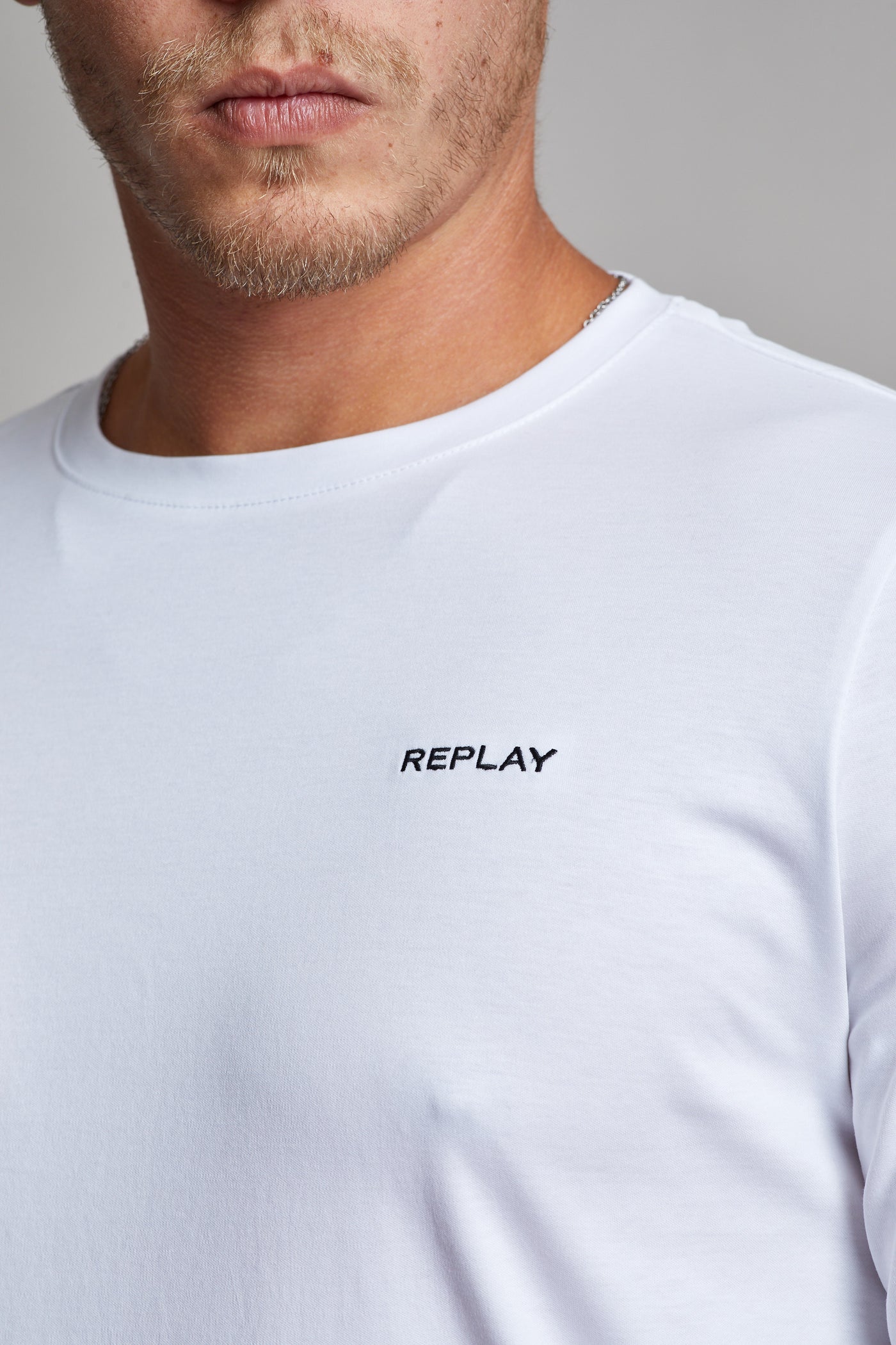 טישרט שרוול ארוך בצבע לבן