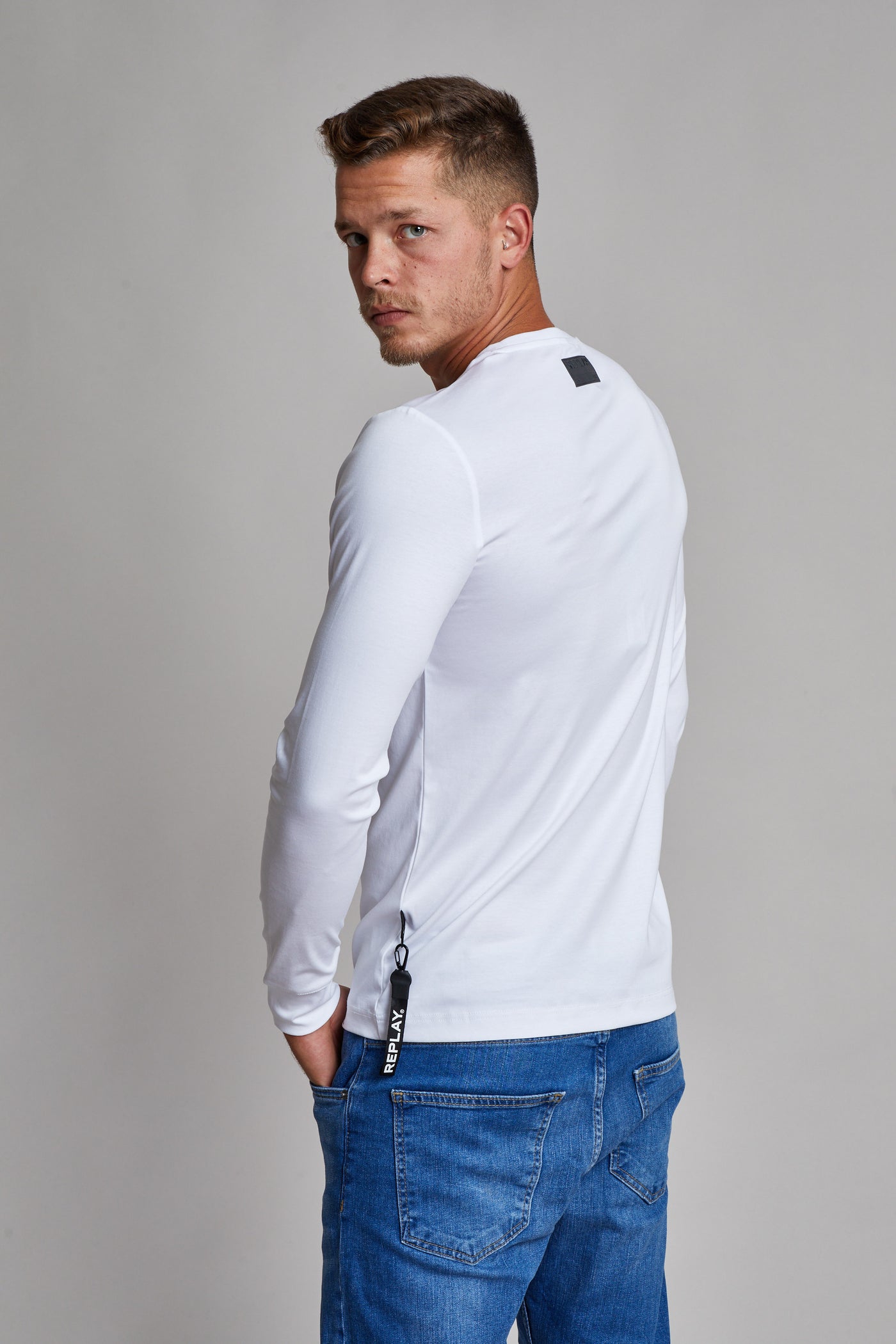 טישרט שרוול ארוך בצבע לבן