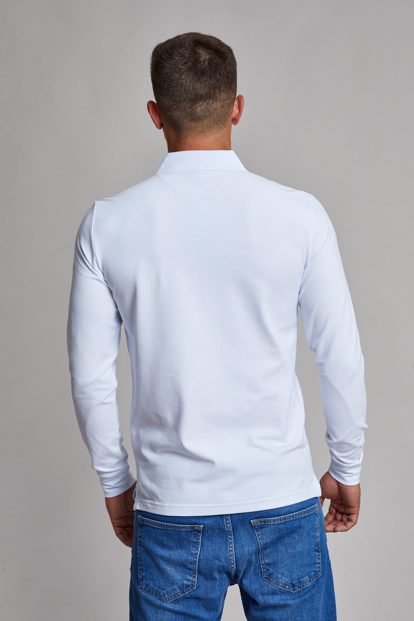 חולצת פולו שרוול ארוך בצבע לבן
