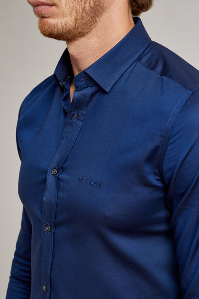 חולצה מכופתרת שרוול ארוך בגזרת SLIM FIT  בצבע נייבי