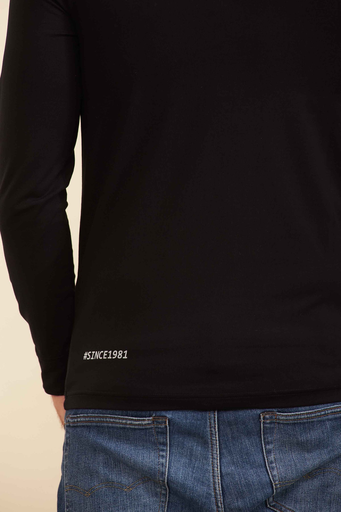 טישרט שרוול ארוך בצבע שחור לוגו כסוף