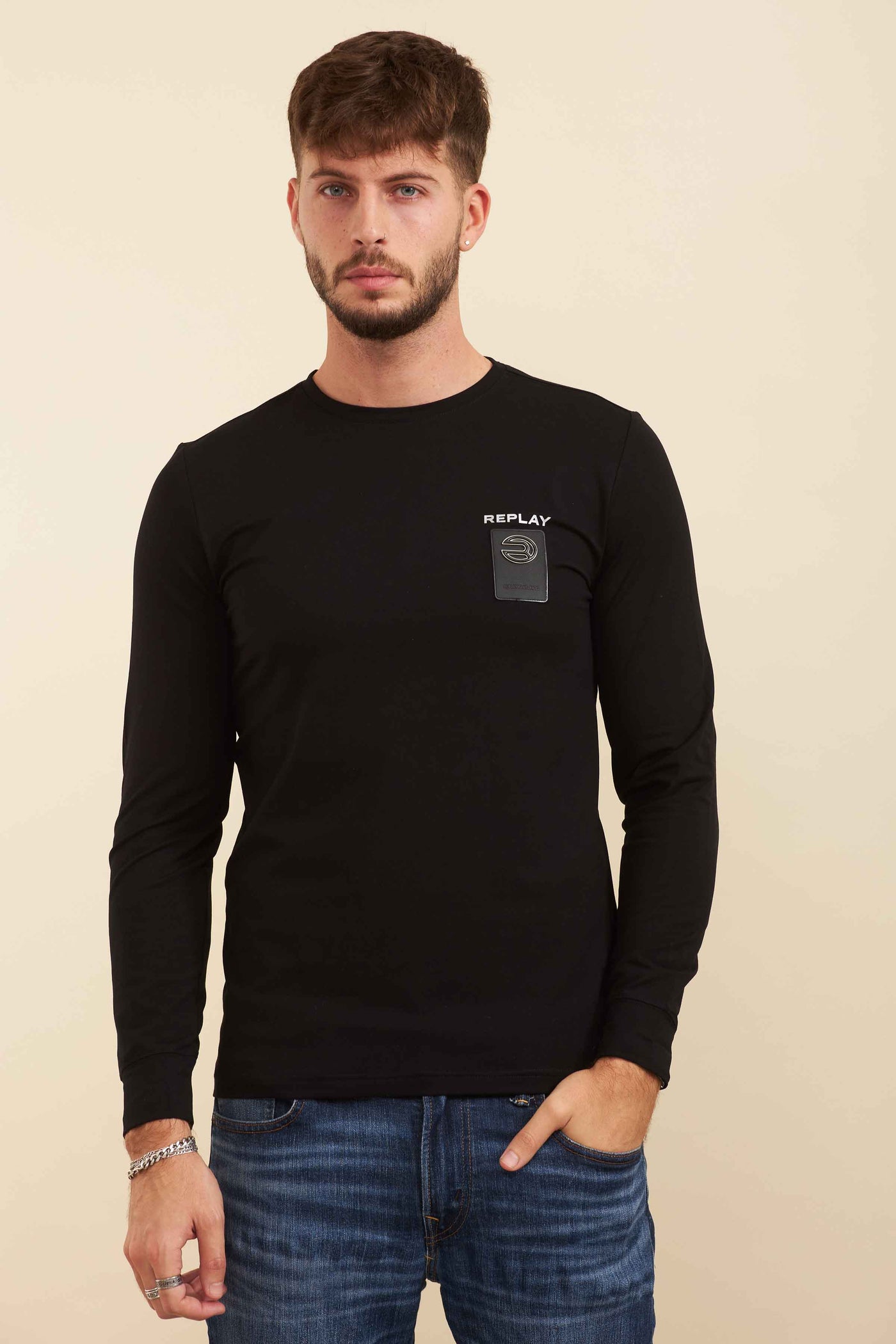 טישרט שרוול ארוך בצבע שחור לוגו כסוף