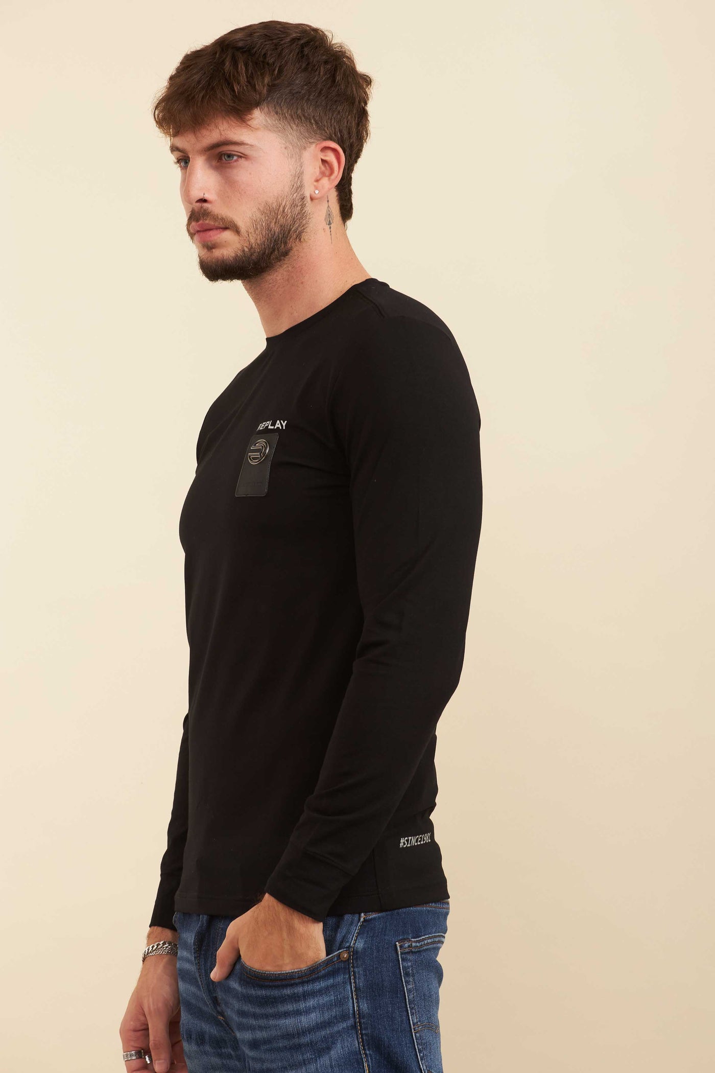 טישרט שרוול ארוך בצבע שחור לוגו כסוף