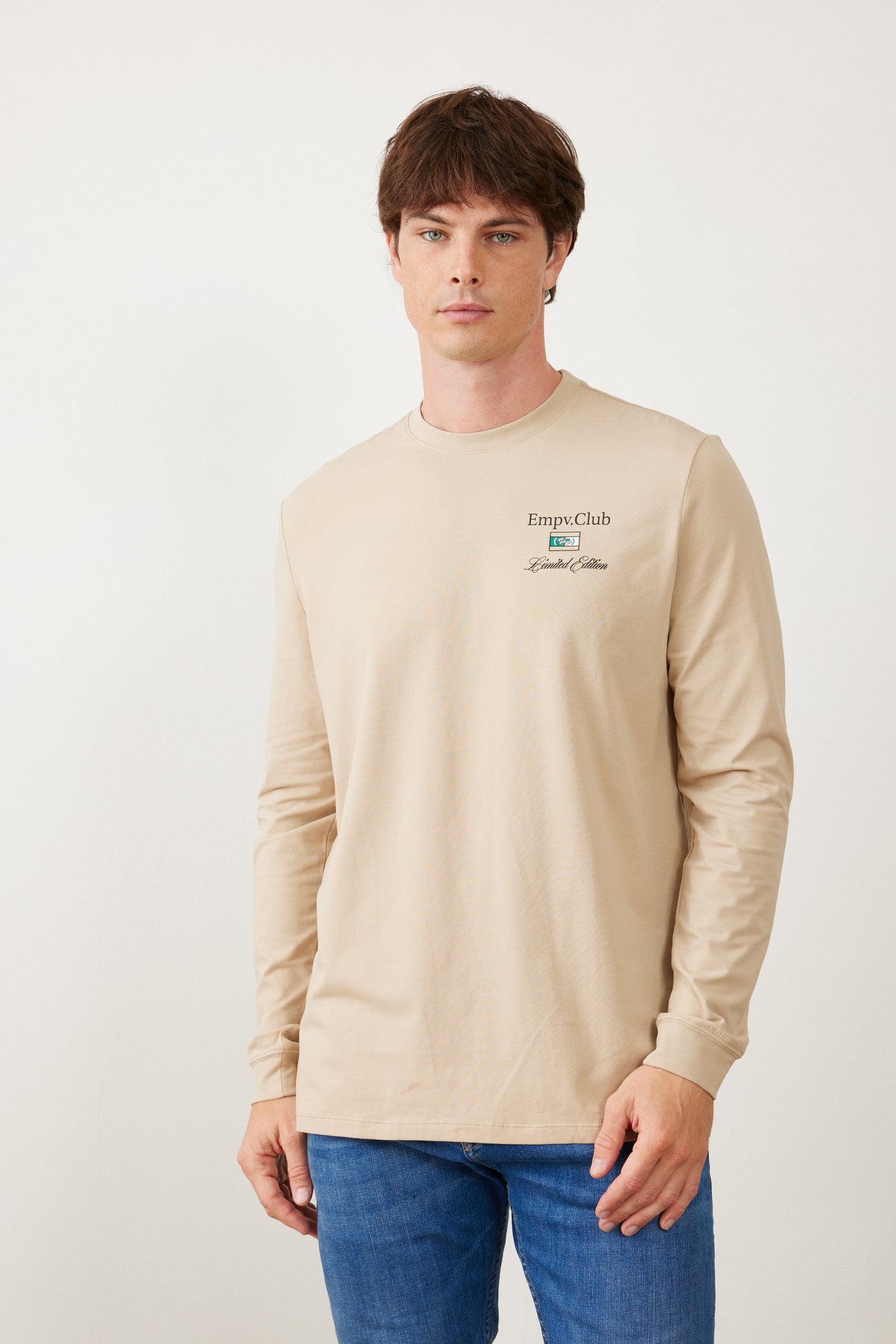 טישרט שרוול ארוך בגזרת SLIM - בז'