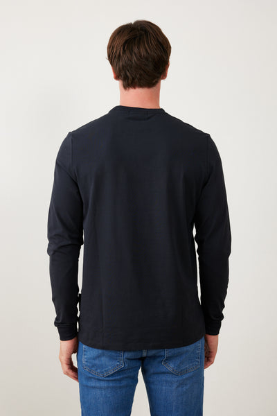 טישרט שרוול ארוך בגזרת SLIM - כחול נייבי