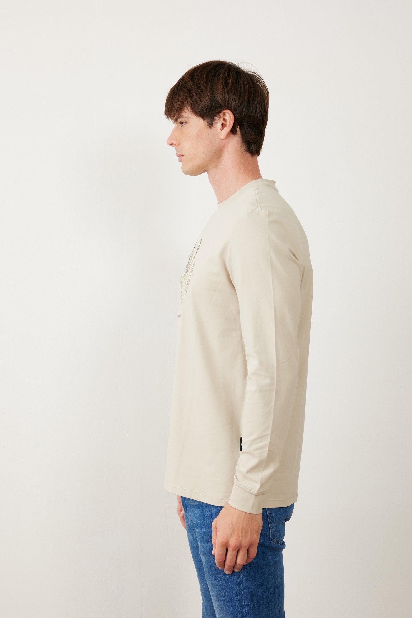 טישרט שרוול ארוך בגזרת SLIM - בז'