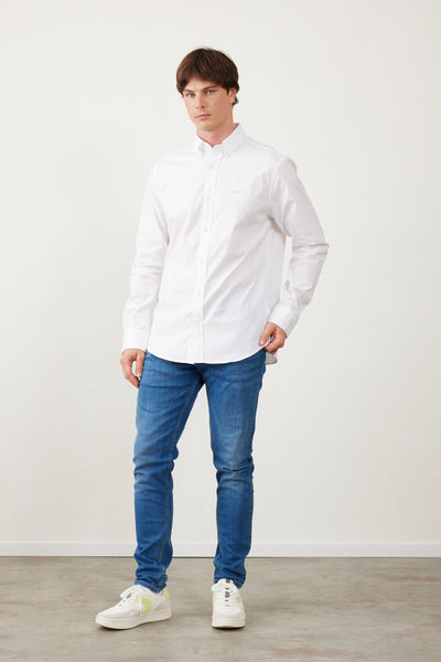 חולצה מכופתרת REGULAR FIT שרוול ארוך בצבע לבן