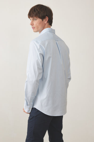 חולצה מכופתרת שרוול ארוך בצבע תכלת