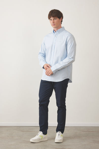 חולצה מכופתרת שרוול ארוך בצבע תכלת