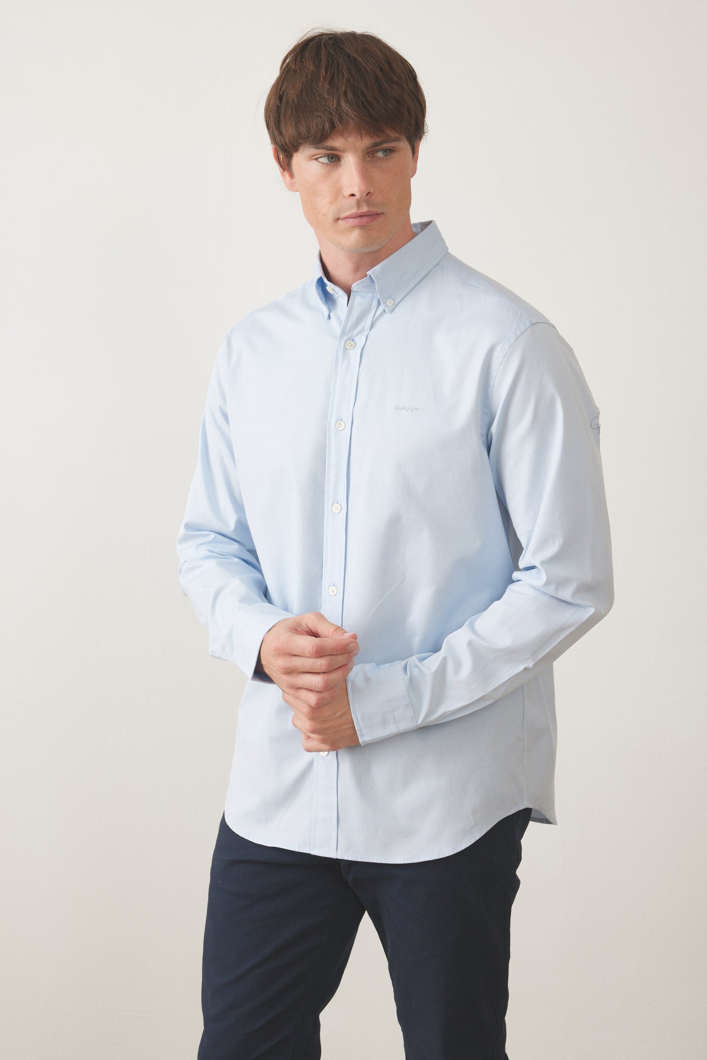 חולצה מכופתרת שרוול ארוך בצבע תכלת