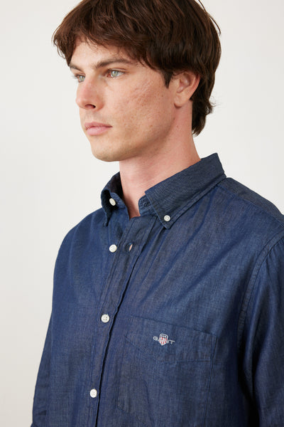 חולצה מכופתרת שרוול ארוך בצבע ג'ינס כהה REGULAR