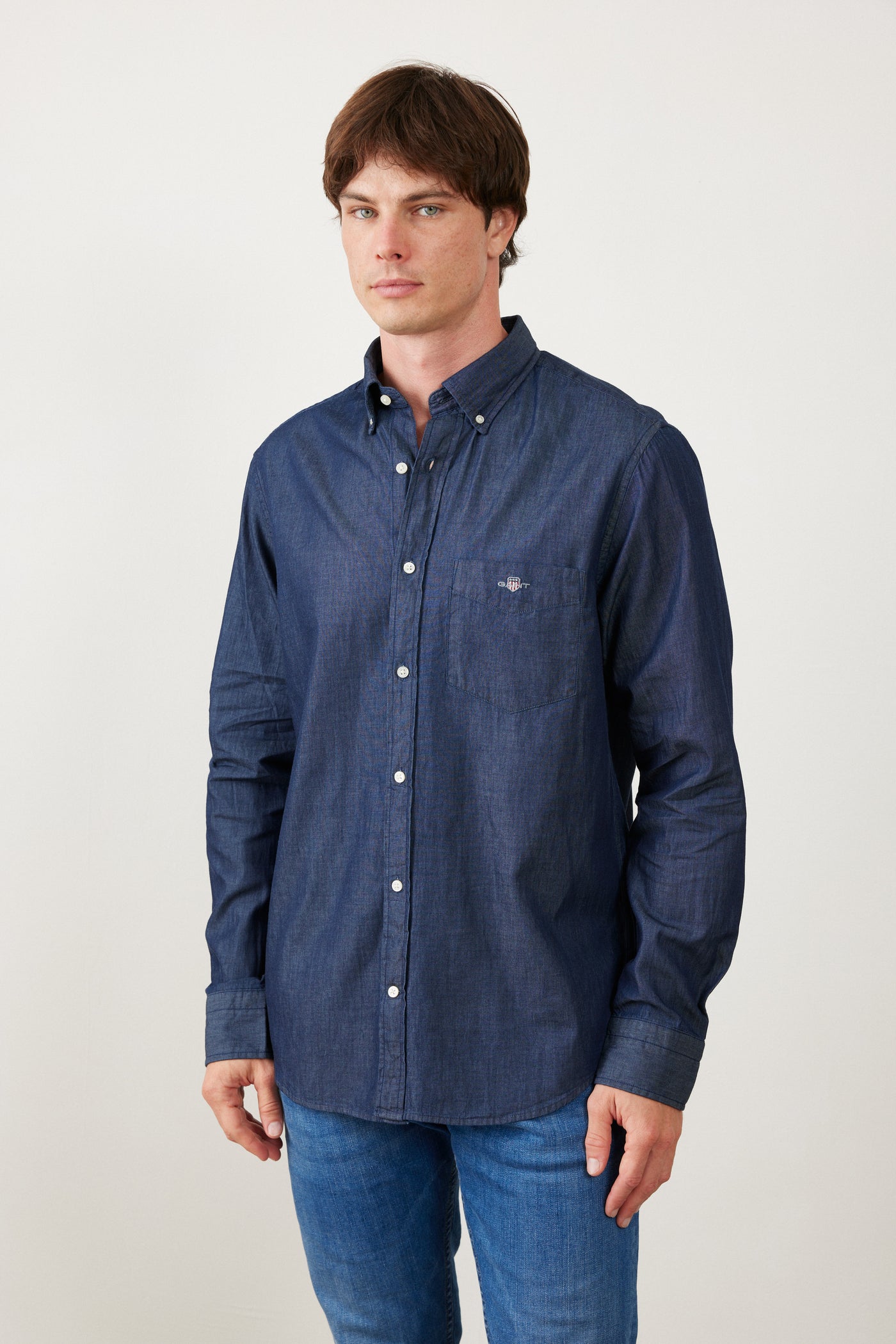 חולצה מכופתרת שרוול ארוך בצבע ג'ינס כהה REGULAR