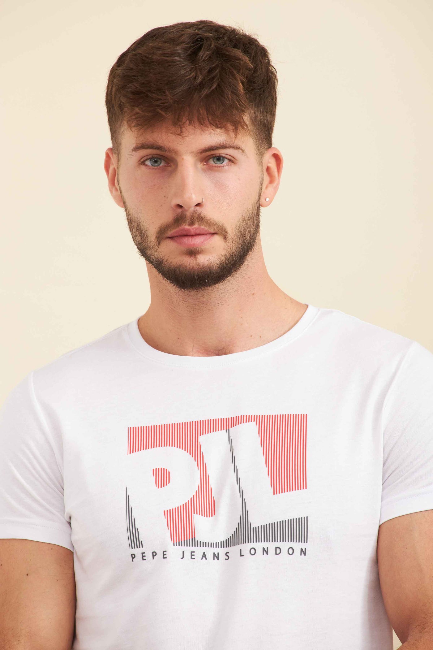 טישרט שרוול קצר בצבע לבן