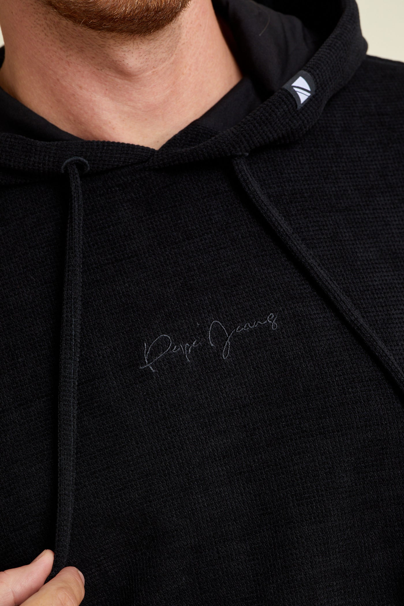 קפוצ'ון בצבע שחור