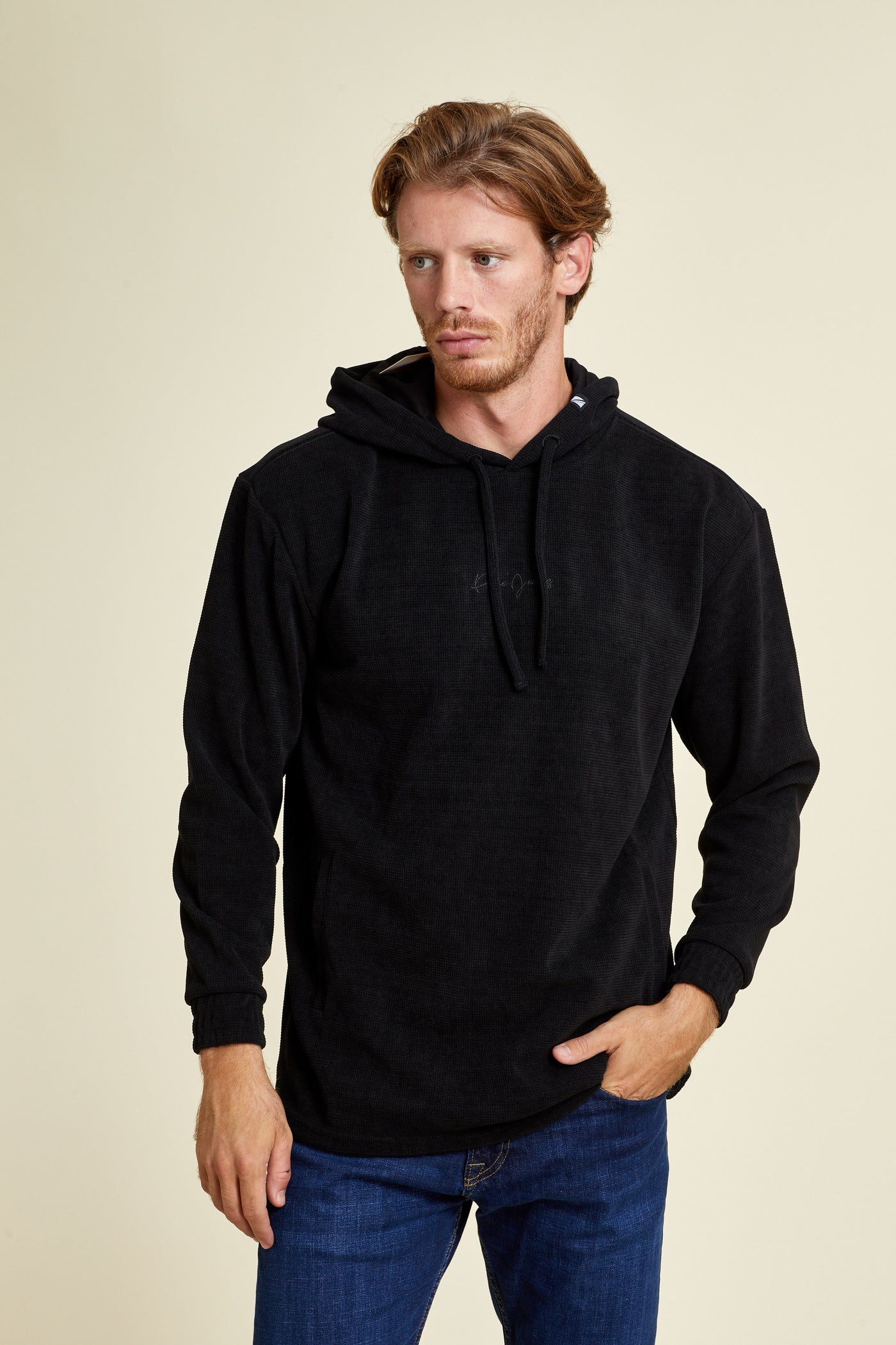 קפוצ'ון בצבע שחור