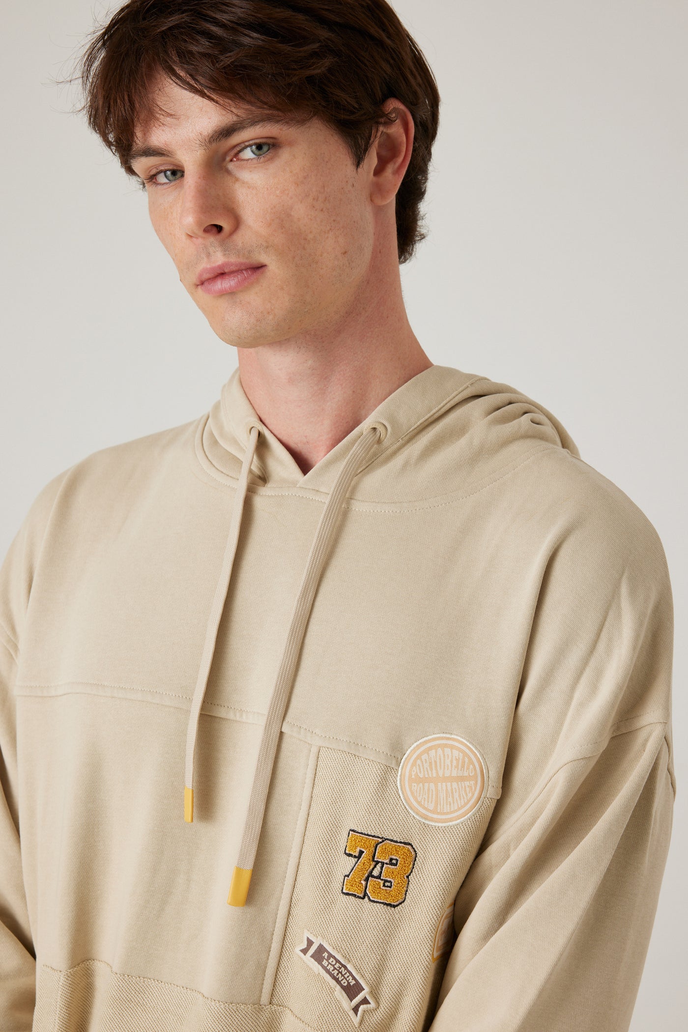 קפוצ'ון עם רקמה - בז'