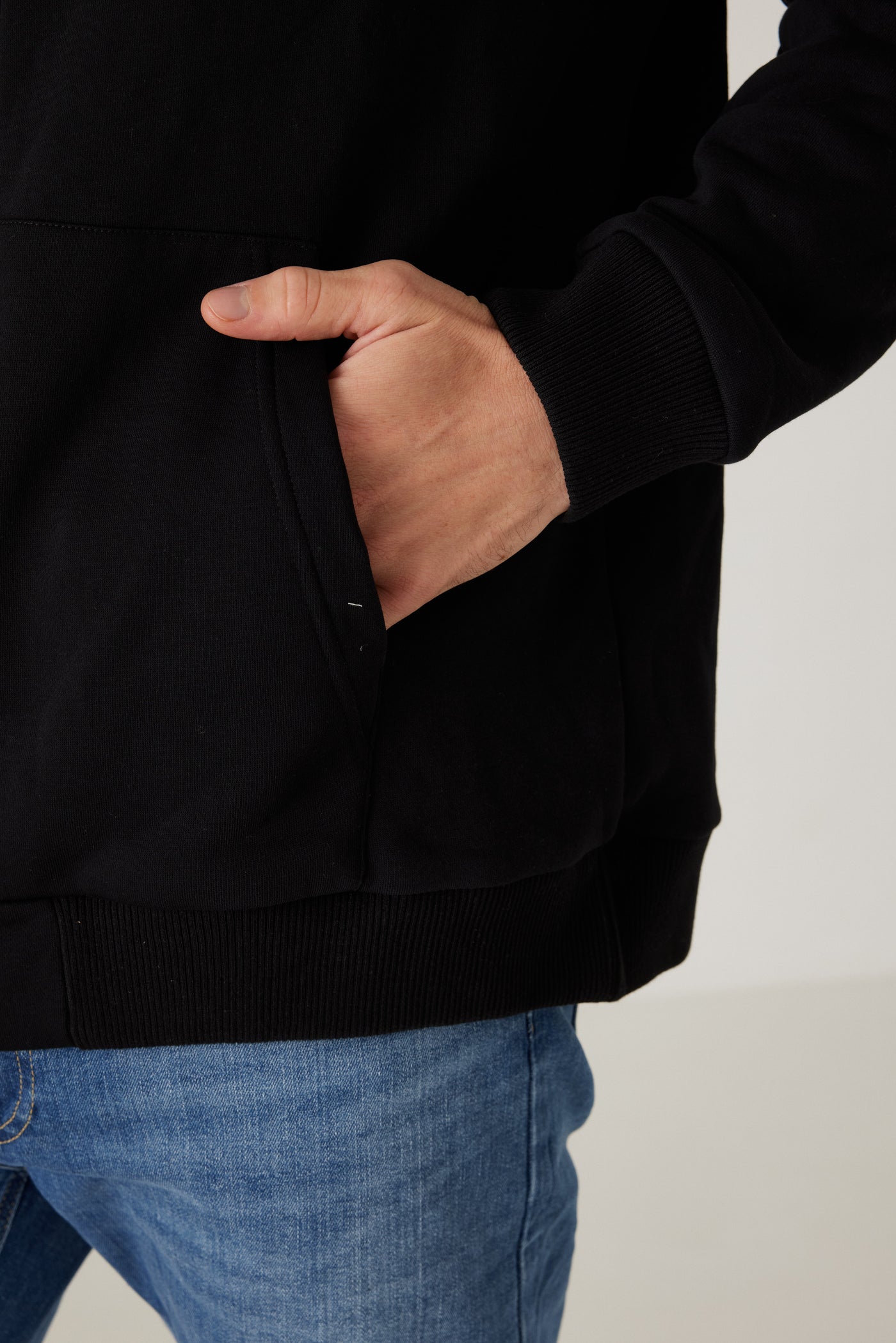 ג'קט עם כיסים - שחור