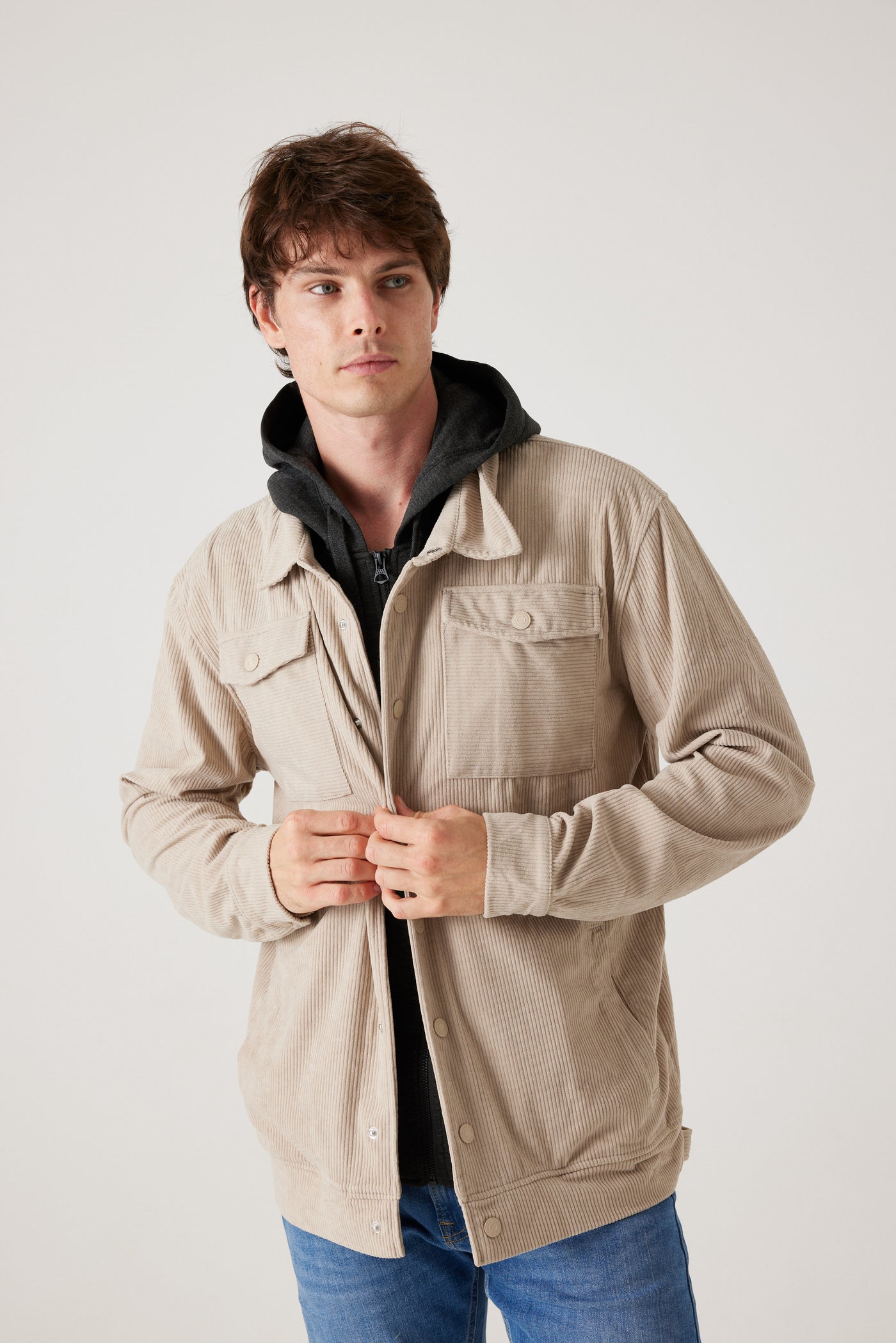 ג'קט קפוצ'ון עם כובע שחור - בז'