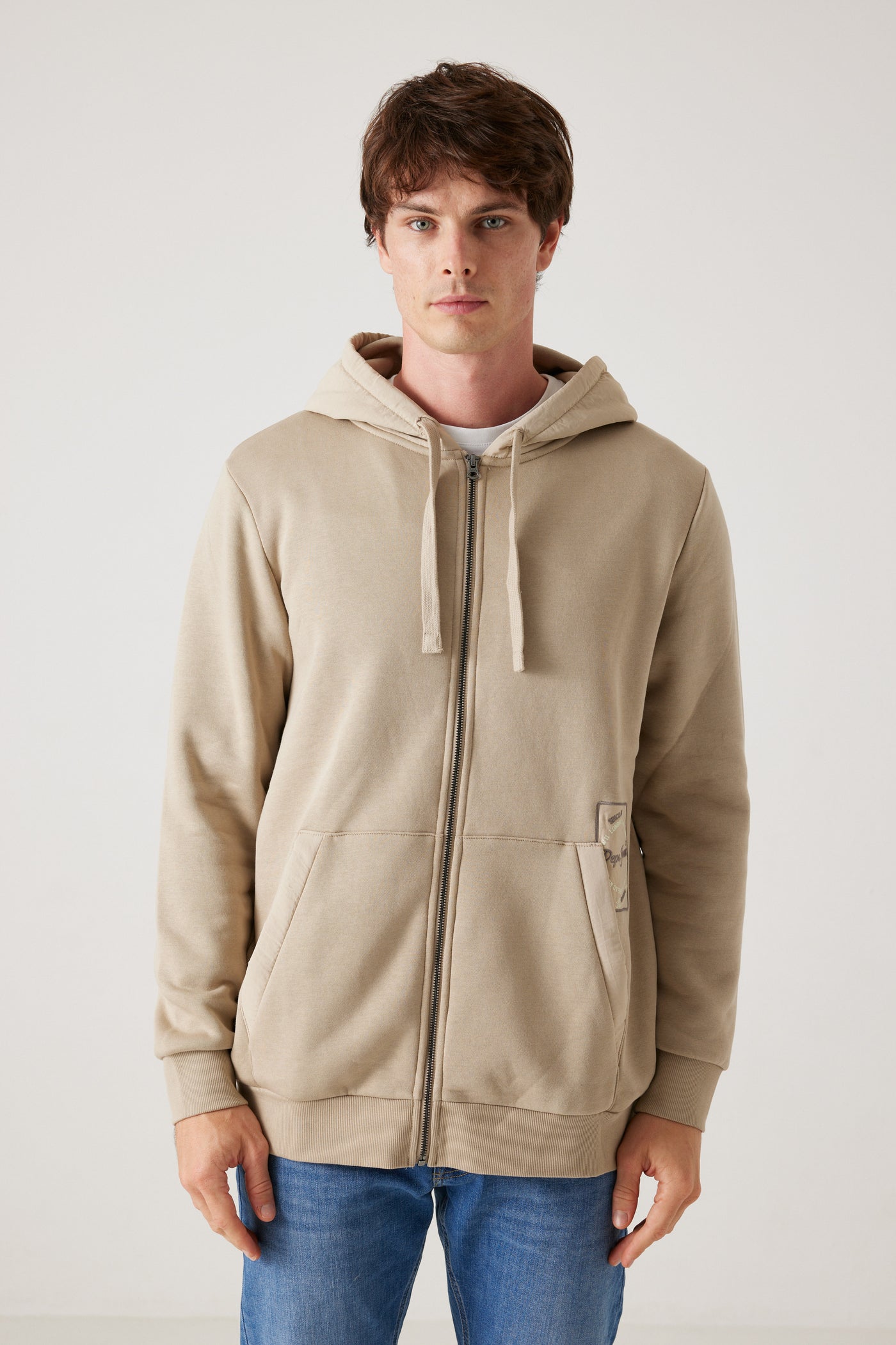 קפוצ'ון עם הדפס בגב -  בז'