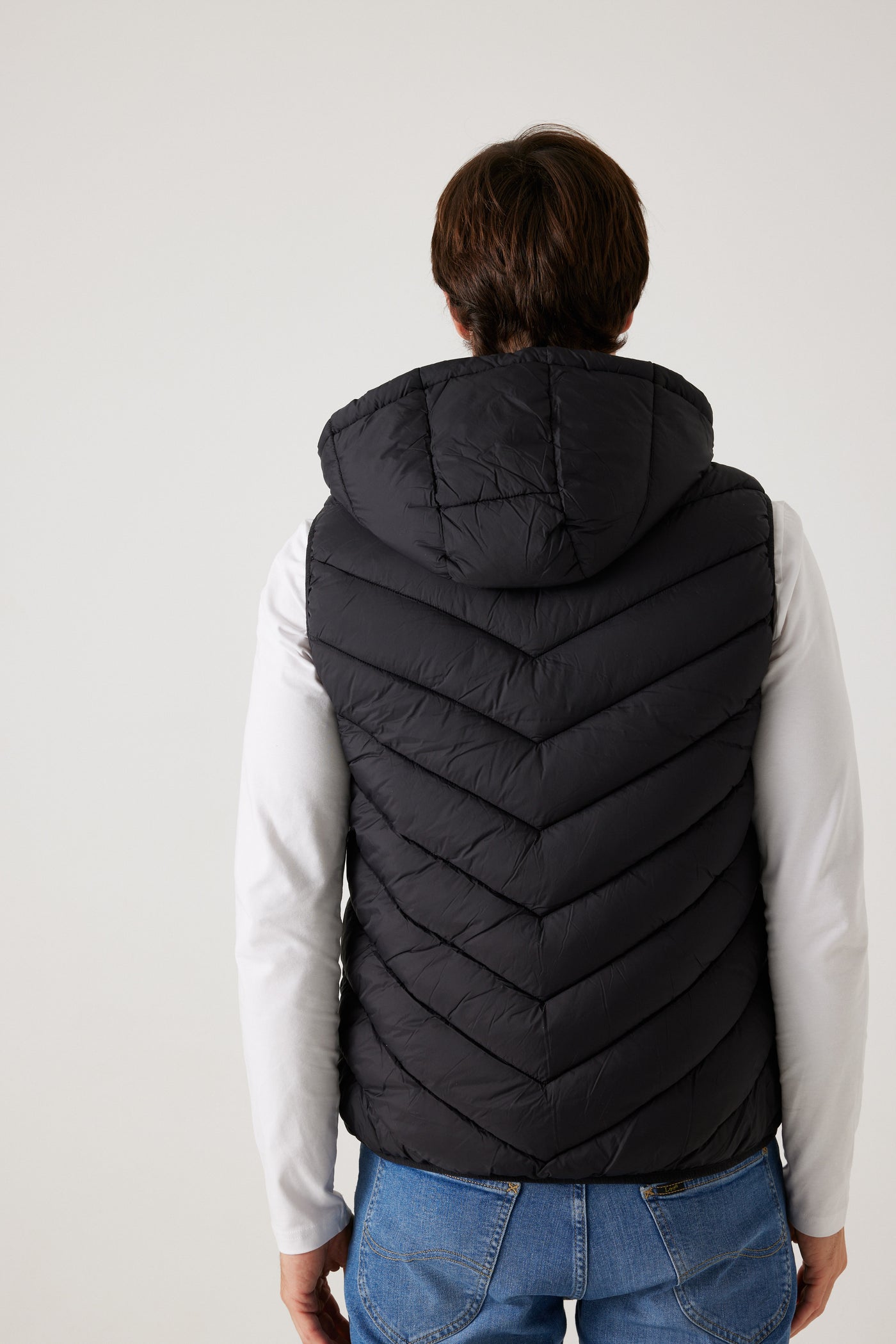 ווסט בצבע שחור