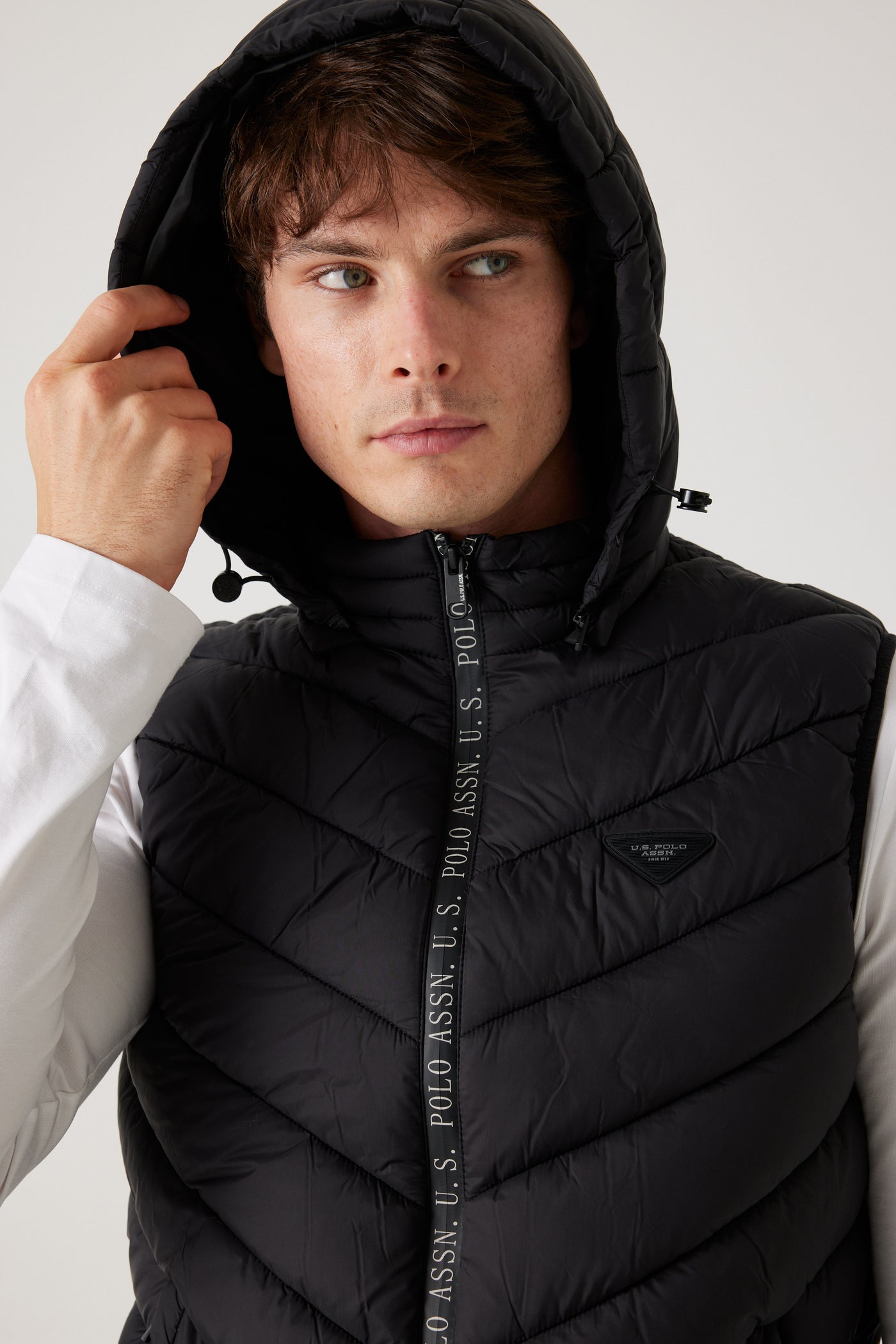 ווסט בצבע שחור