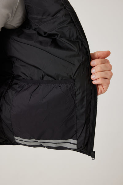 ווסט בצבע שחור