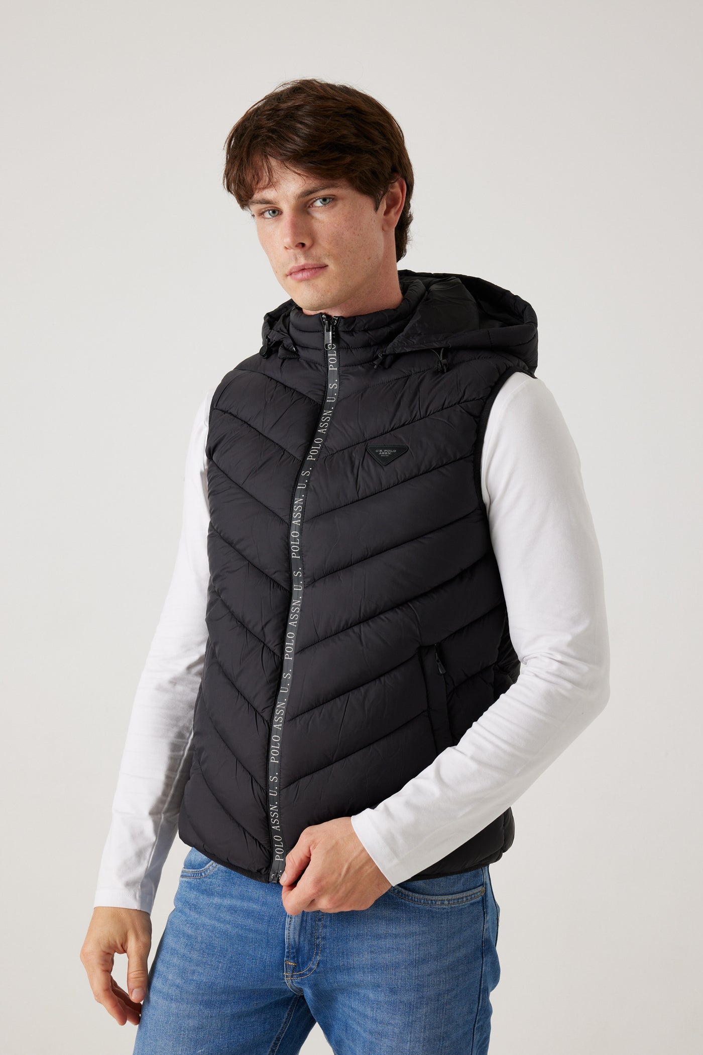 ווסט בצבע שחור