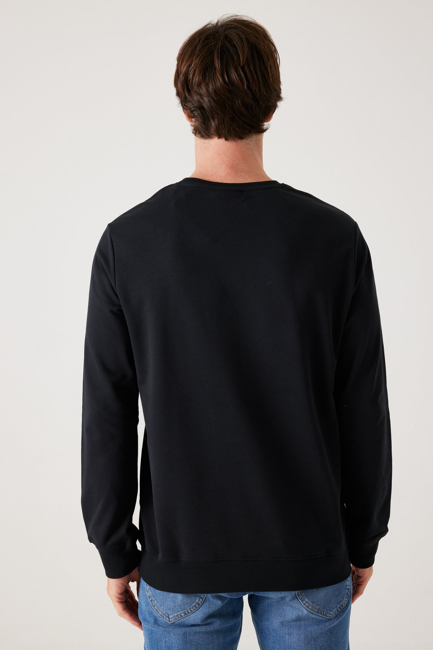 סווטשירט  קלאסי - בצבע שחור