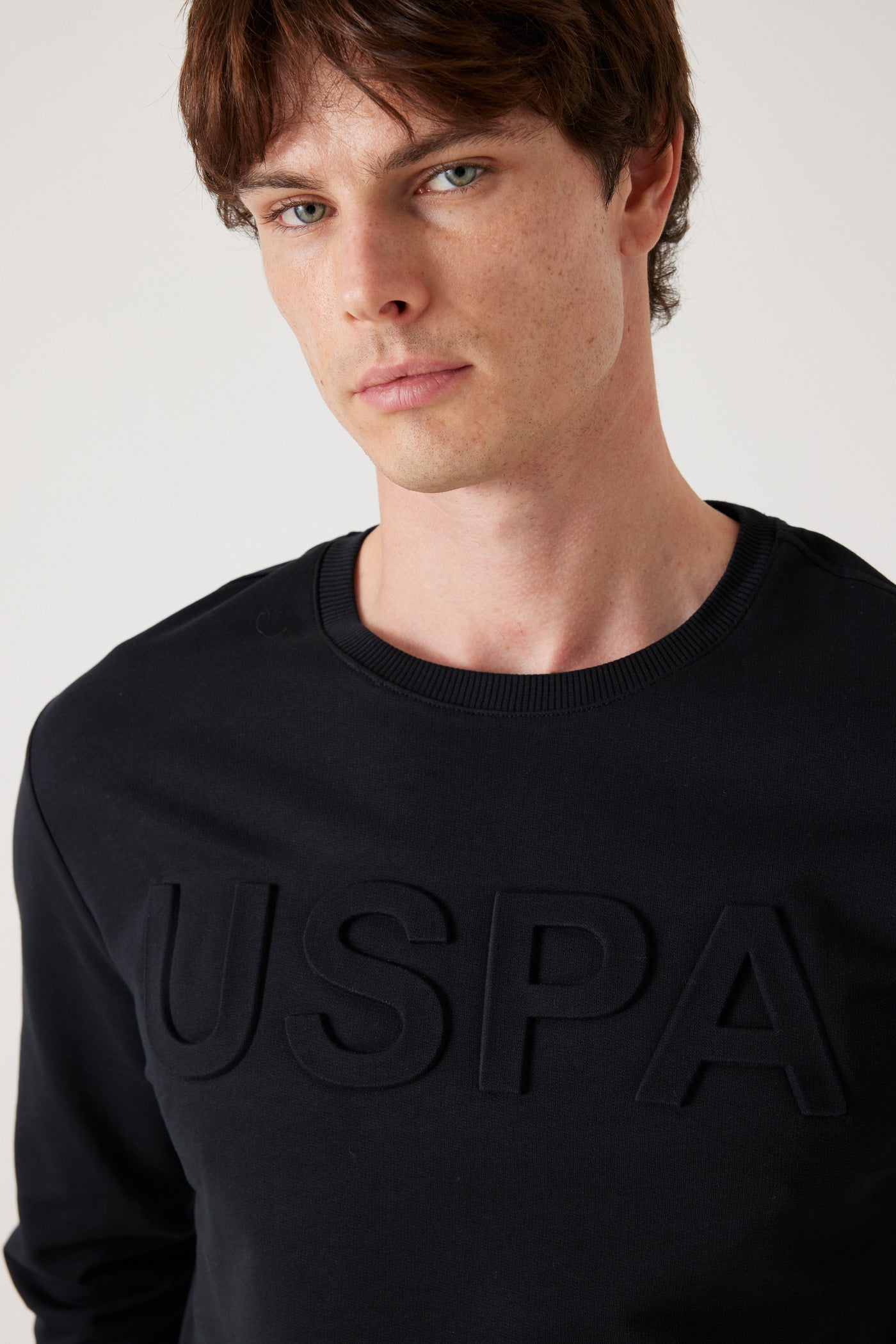 סווטשירט  קלאסי - בצבע שחור