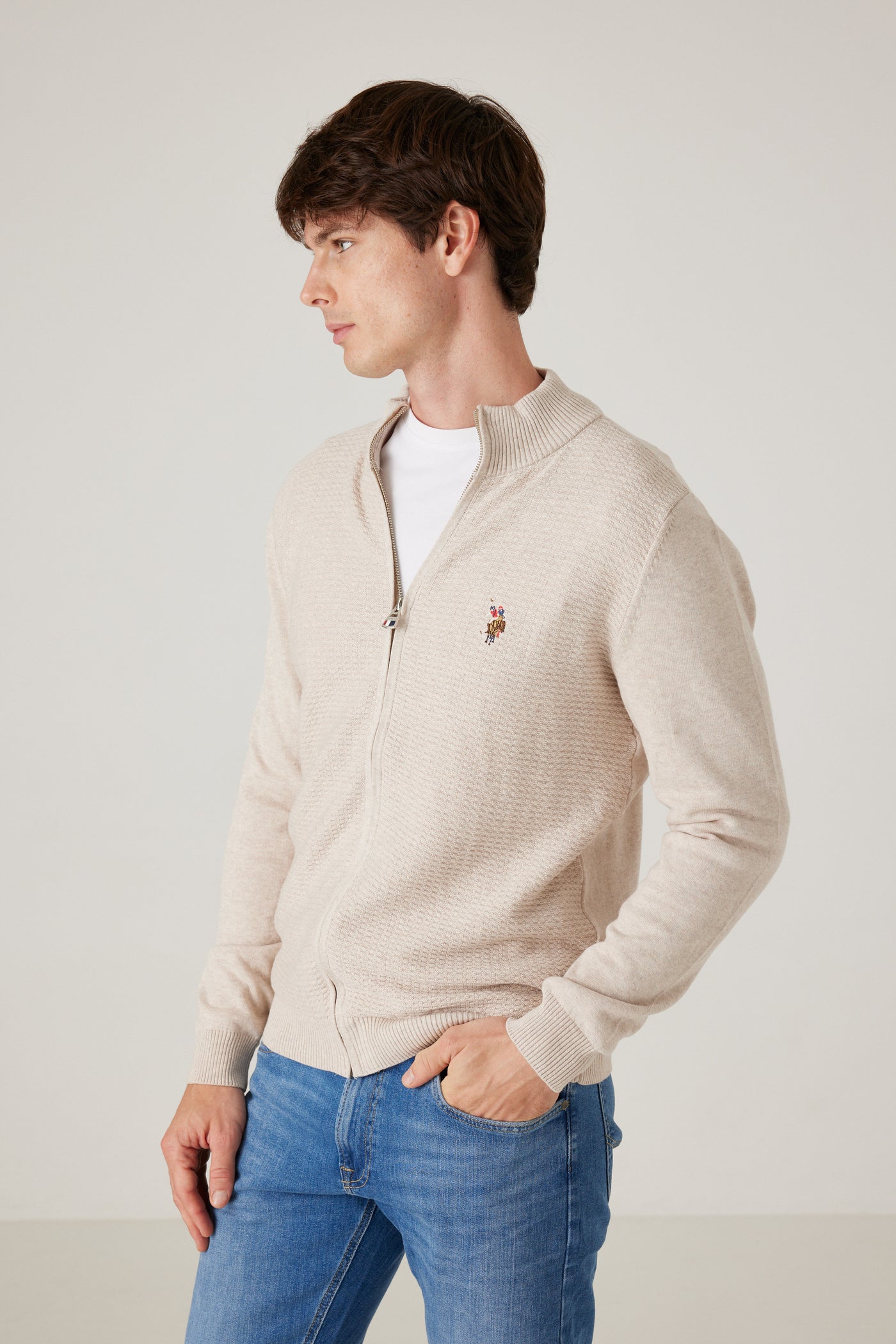 סריג בצבע בז'