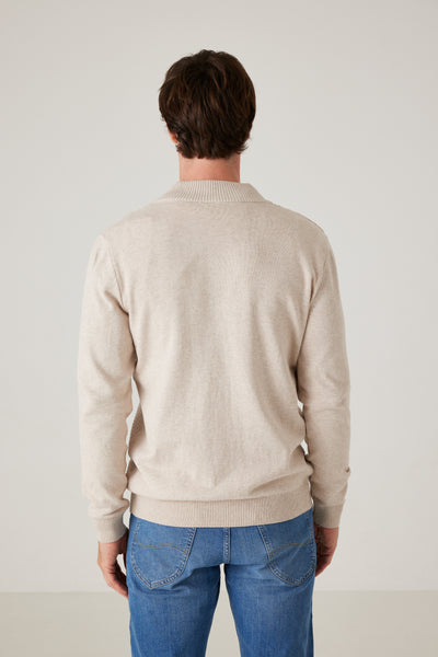 סריג בצבע בז'