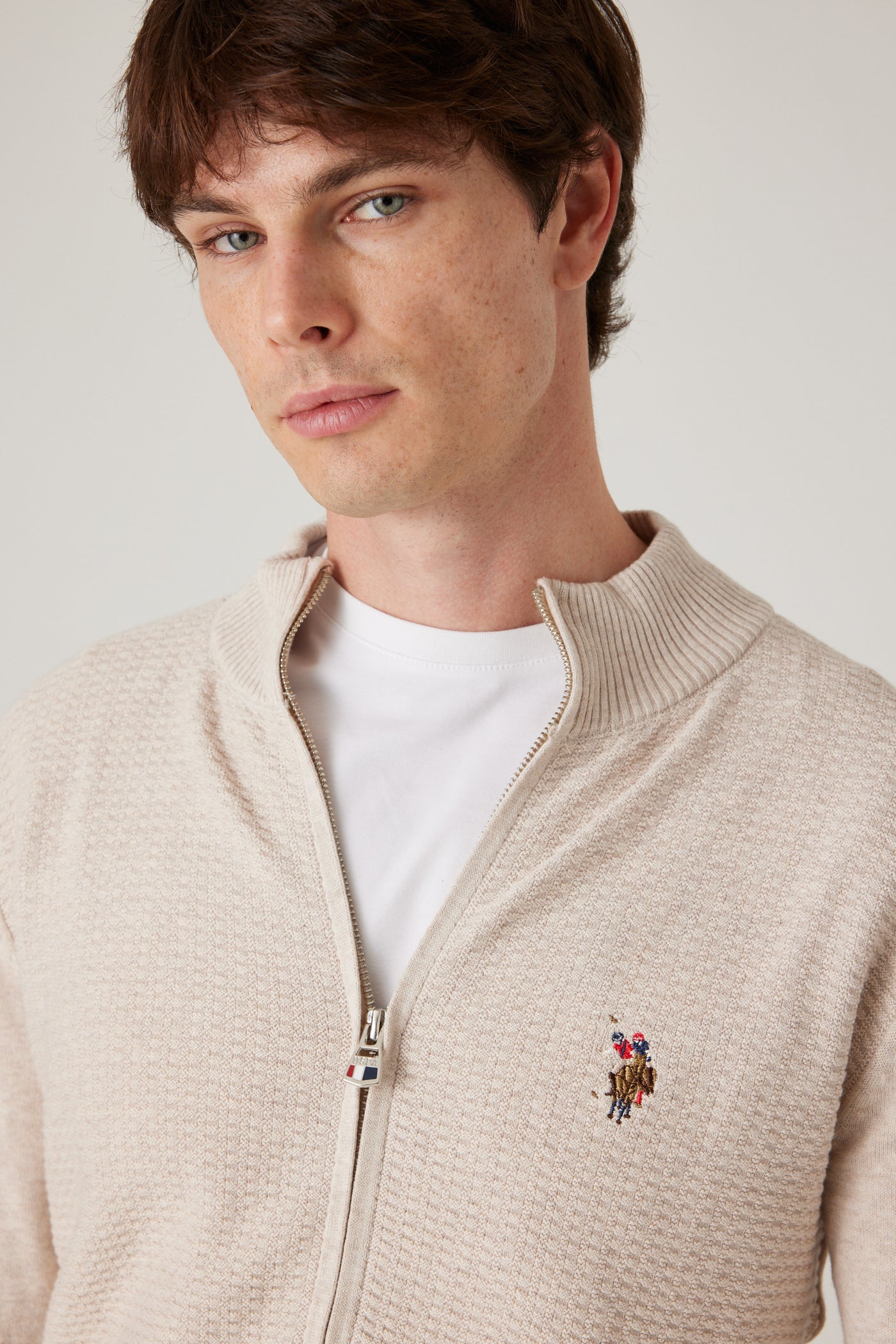 סריג בצבע בז'