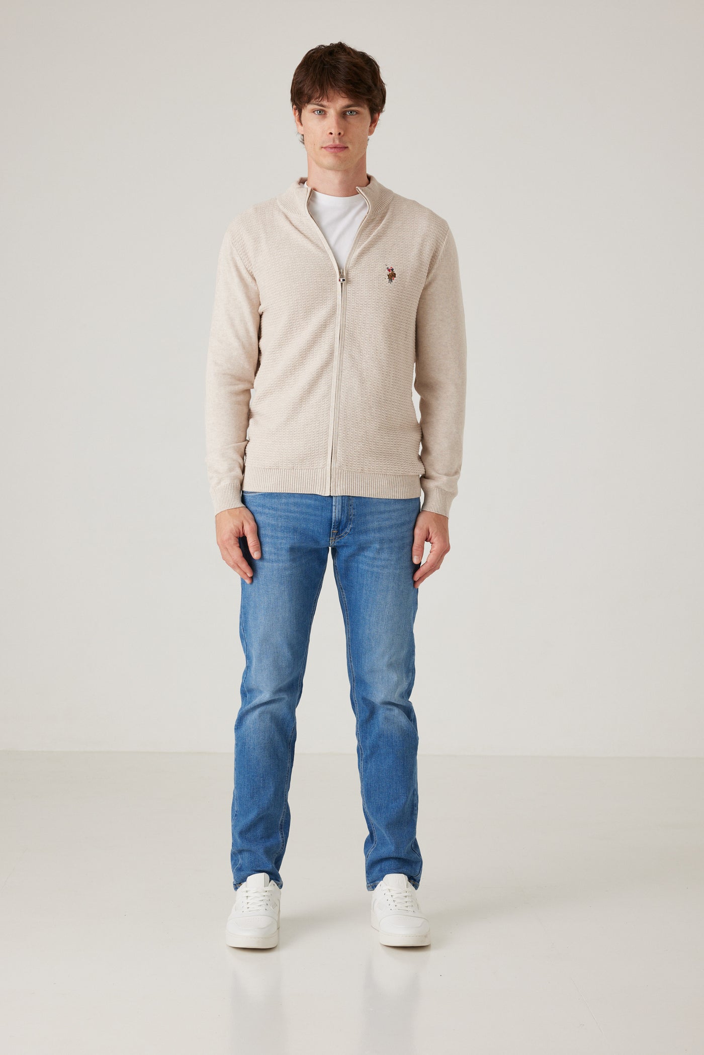 סריג בצבע בז'