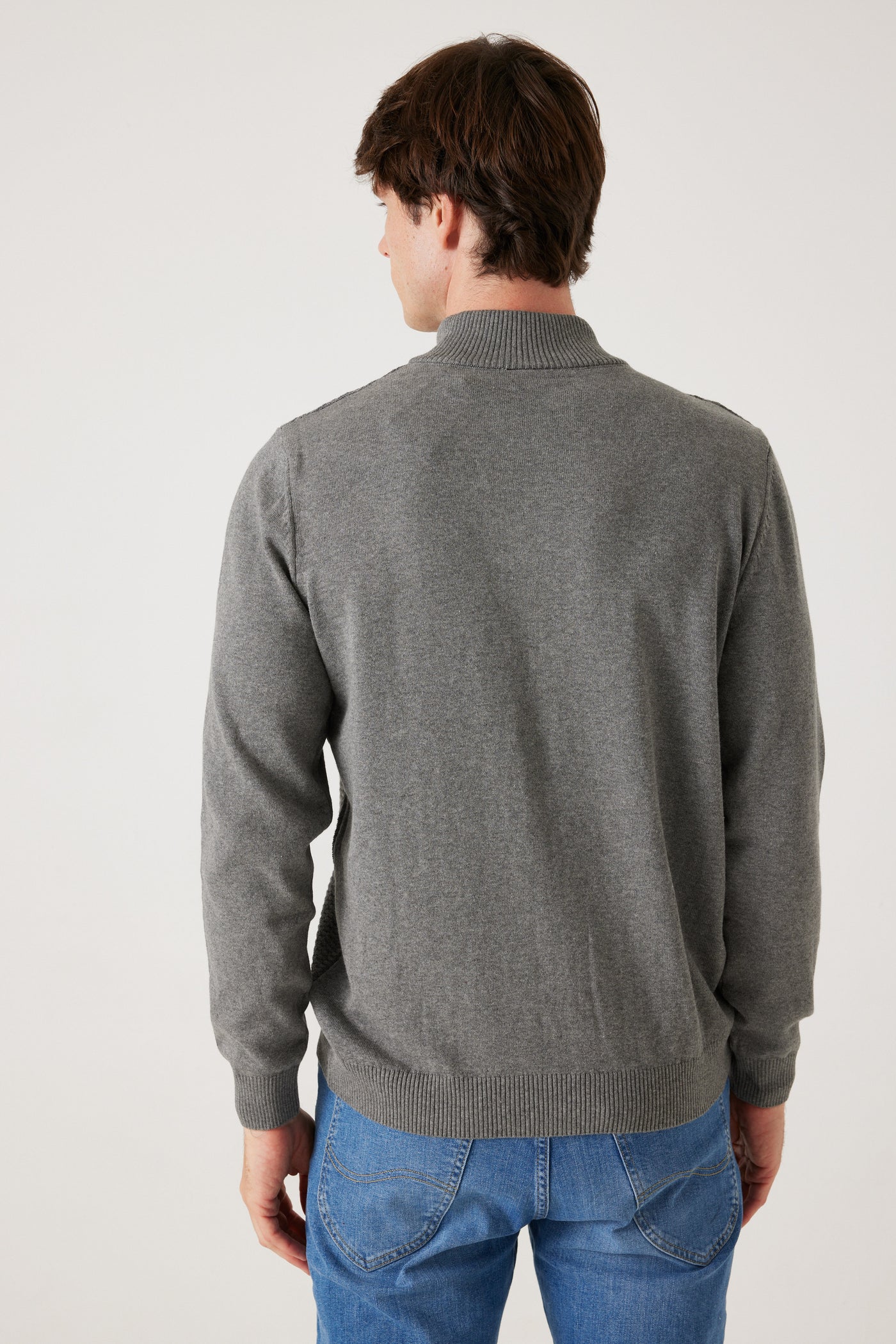 סריג בצבע אפור