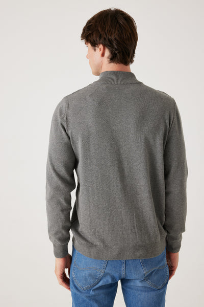 סריג בצבע אפור