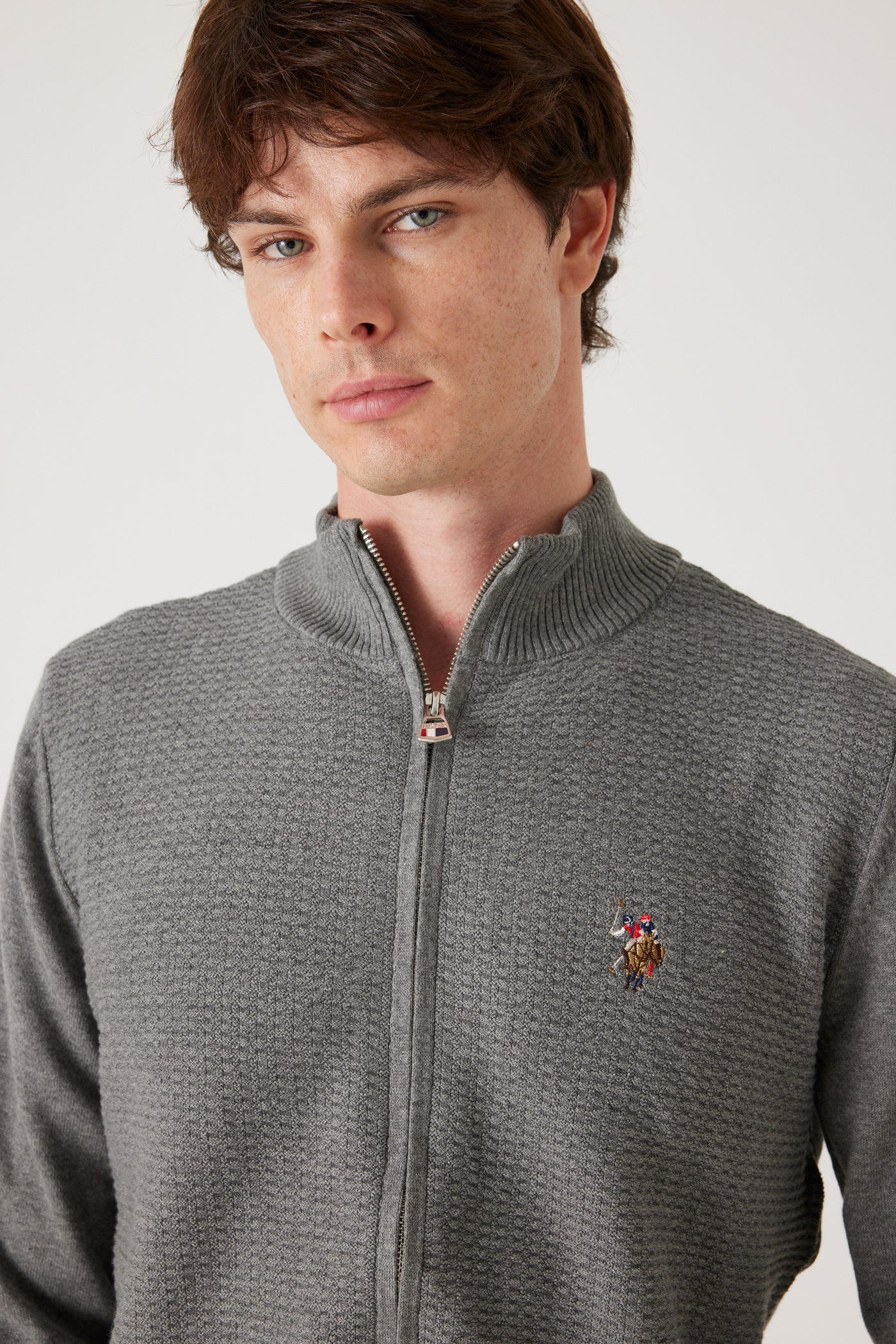 סריג בצבע אפור