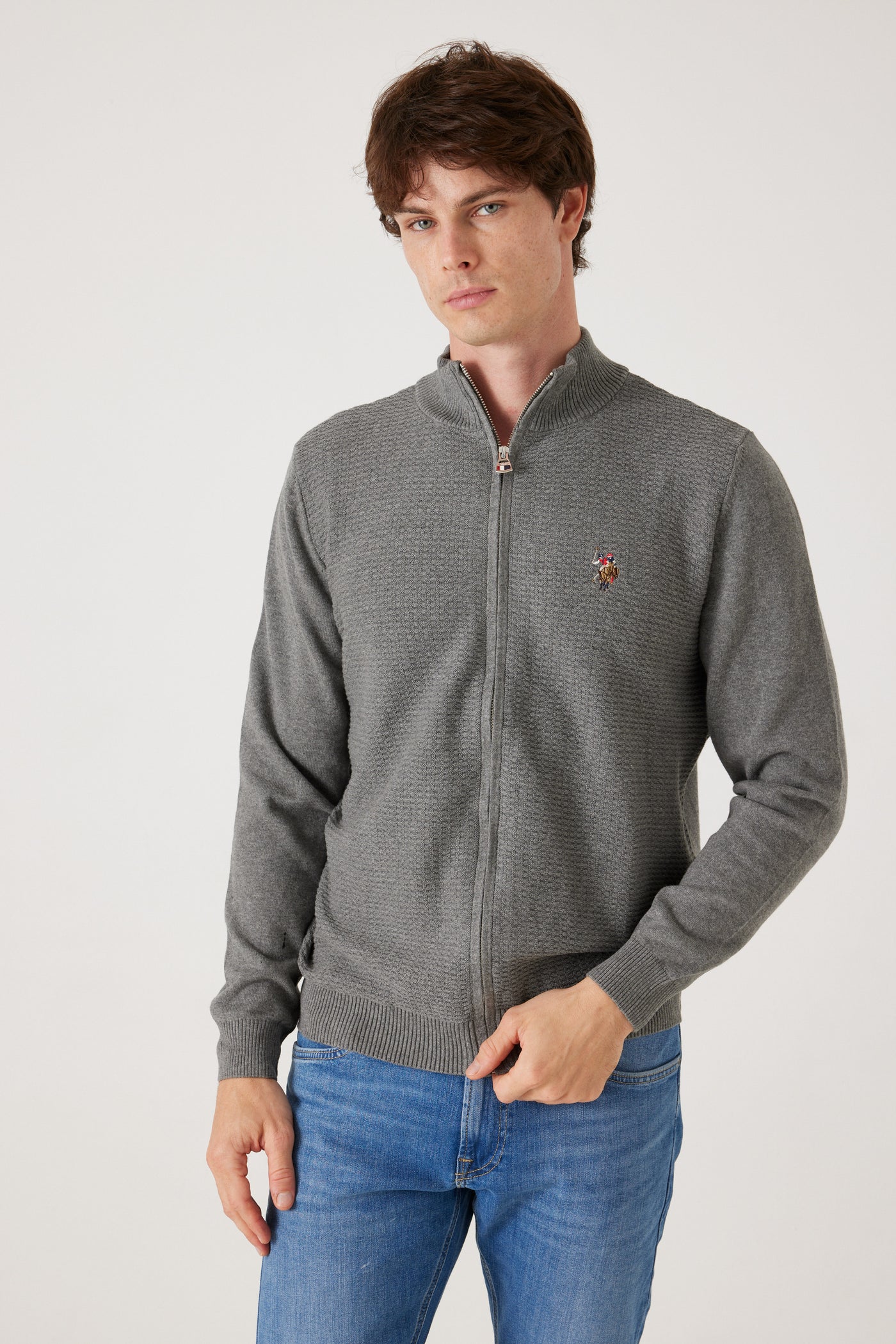 סריג בצבע אפור