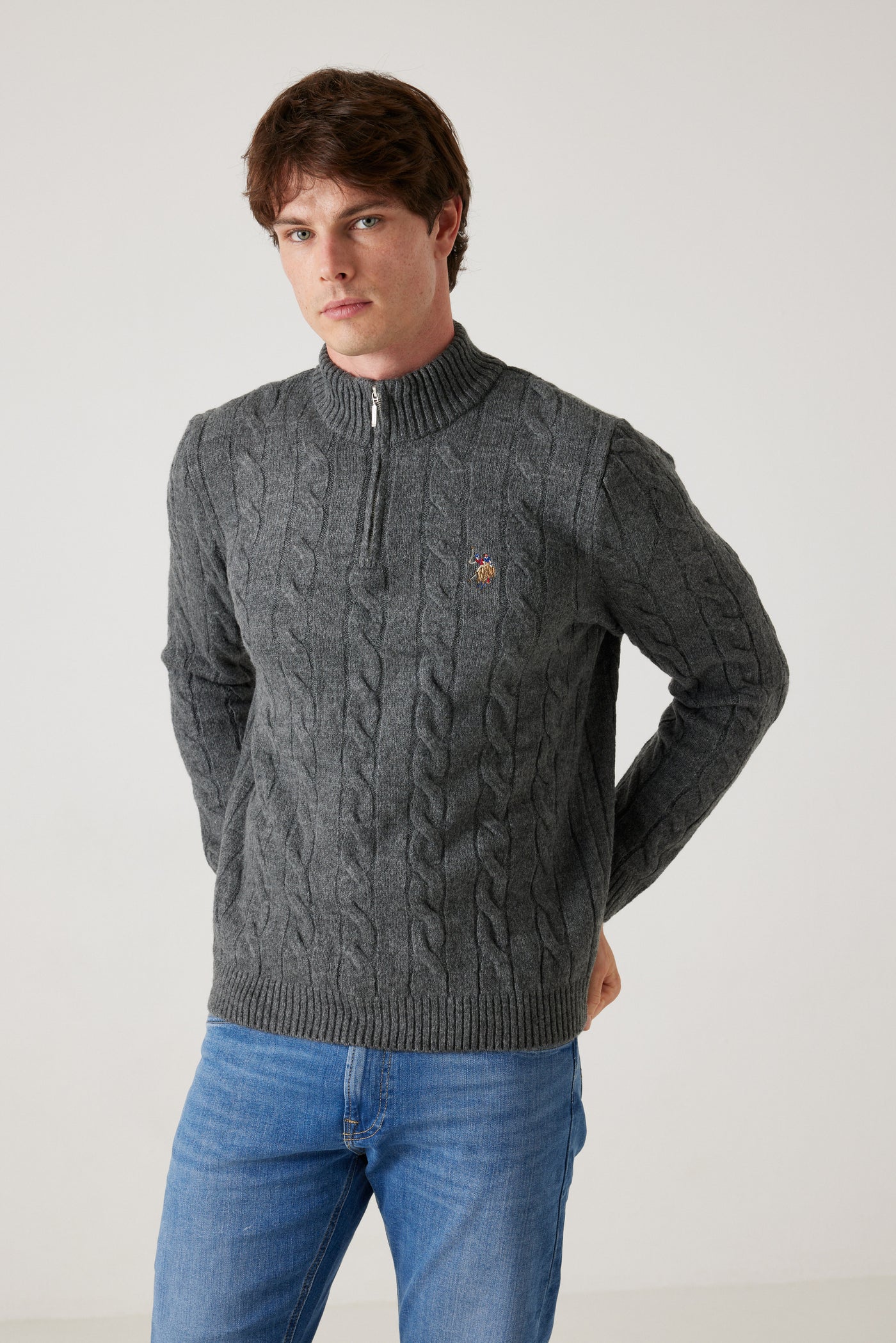 סריג בצבע אפור