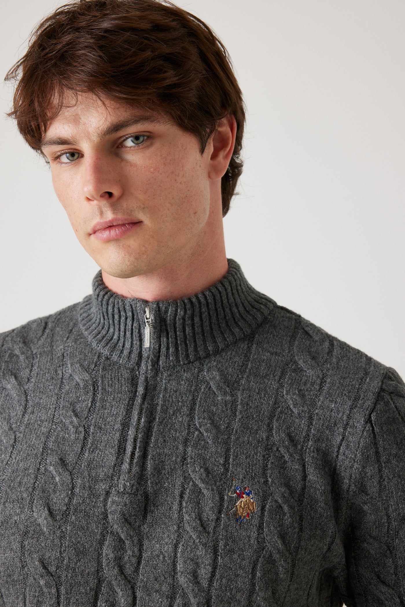 סריג בצבע אפור