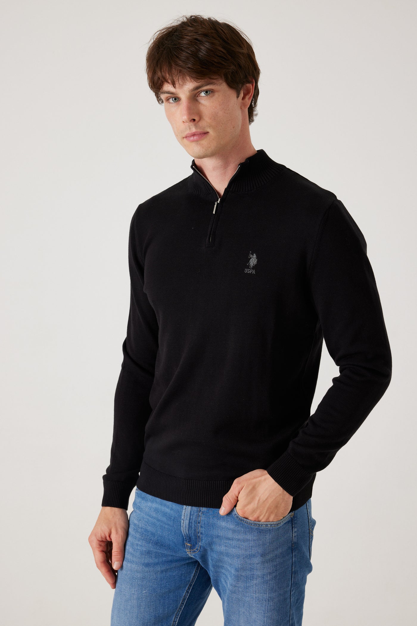 סריג בצבע שחור