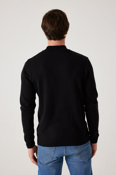 סריג בצבע שחור