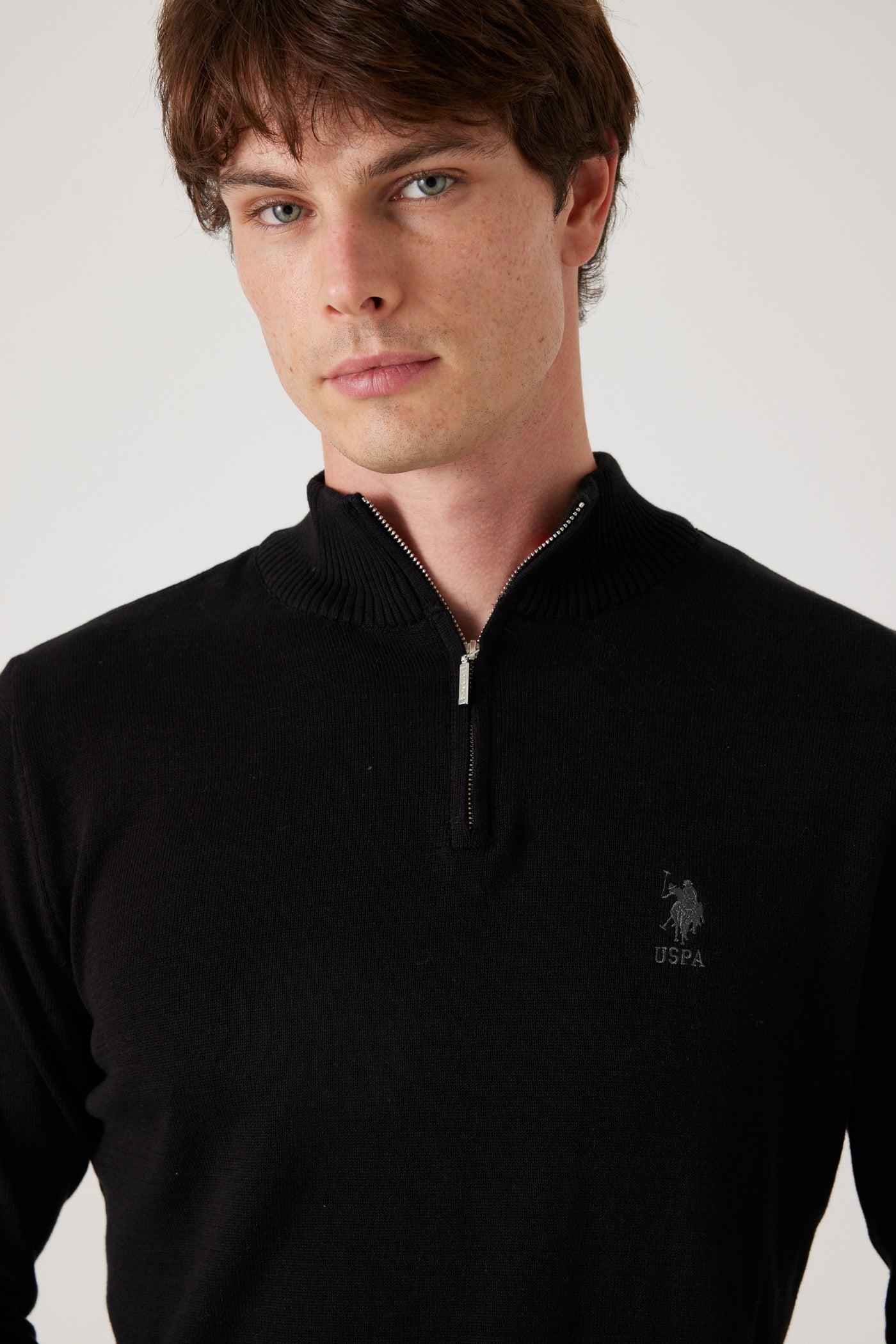 סריג בצבע שחור